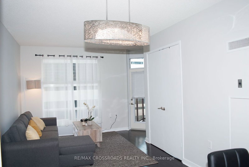 1108 - 85 Bloor St E, Toronto, M4W 3Y1 | Image 3