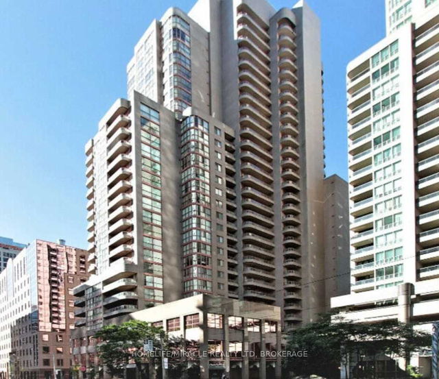 911 - 736 Bay Street