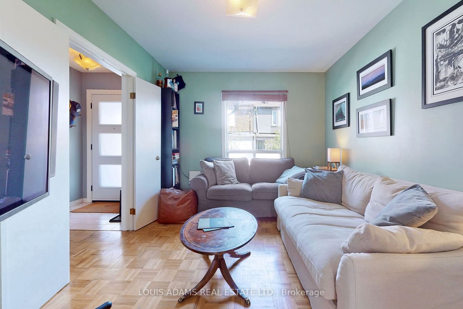 Listing Image 4