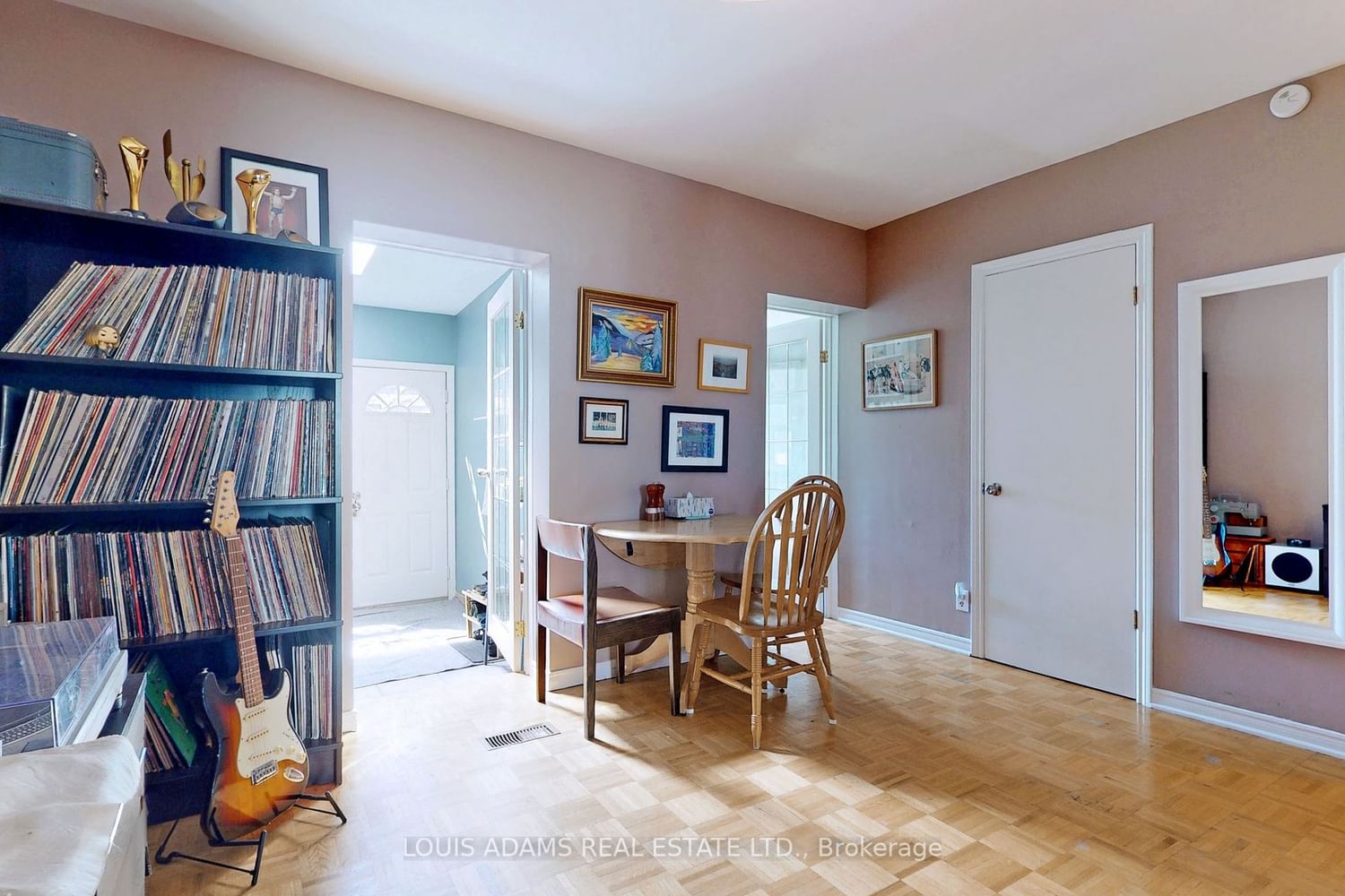 Listing Image 9