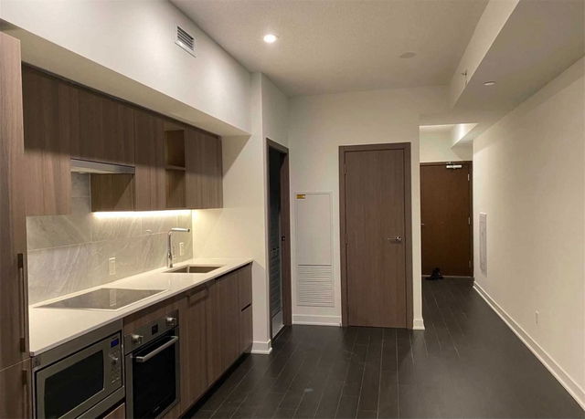 1102 - 19 Bathurst Street