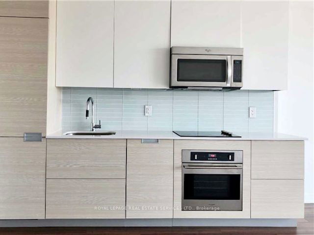 1505 - 210 Simcoe Street
