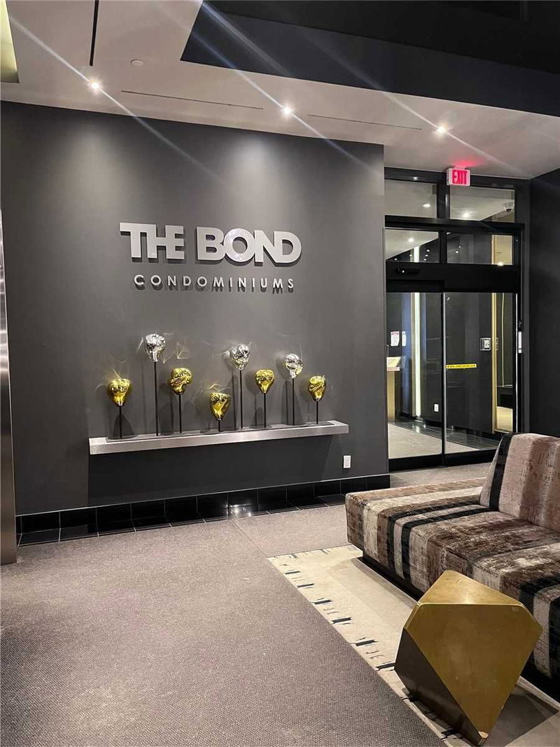 3902 - 290 Adelaide St W, Toronto, M5V 1P6 | Image 2