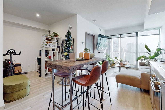 3907 - 19 Bathurst Street