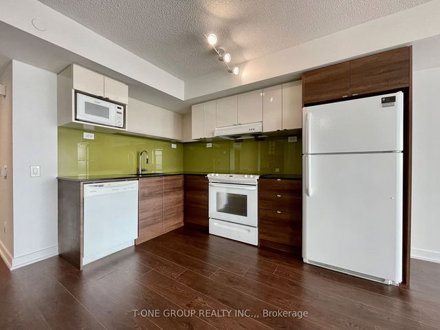 1709 - 72 Esther Shiner Boulevard