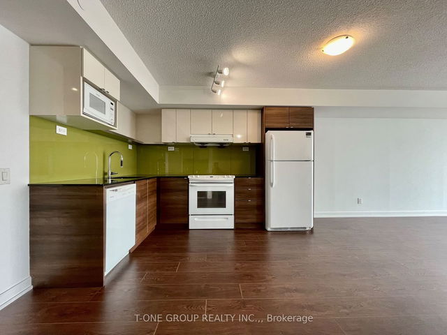 1709 - 72 Esther Shiner Boulevard