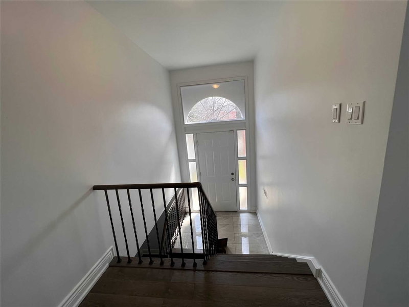 145 Fenn Ave, Toronto, M2P 1X8 | Image 2