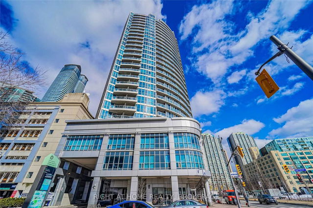 1201 - 218 Queens Quay