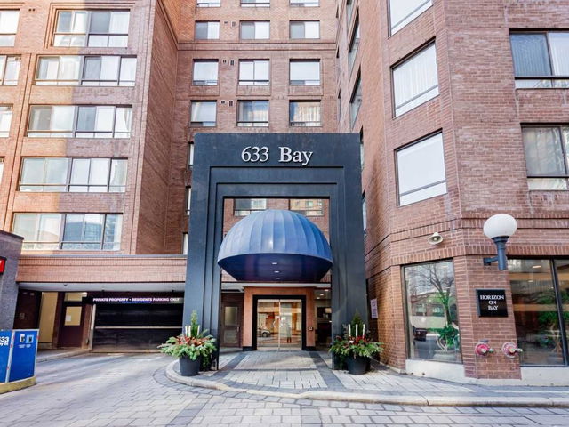 1608 - 633 Bay Street