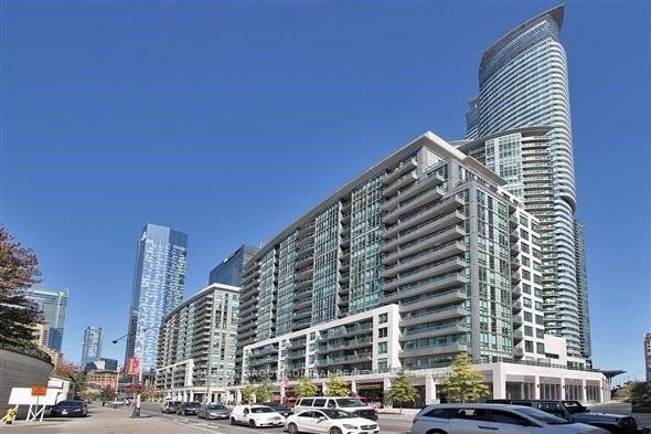 25 Lower Simcoe Street