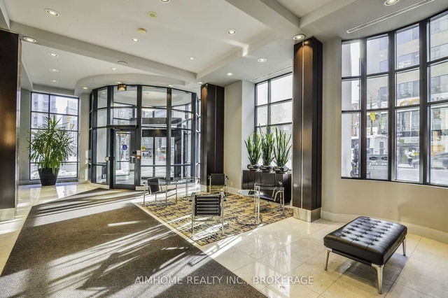 #703 - 801 Bay Street