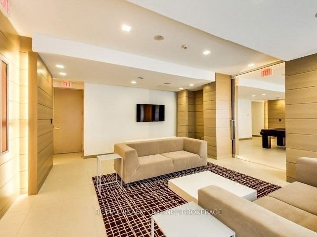 Th114 - 39 Queens Quay