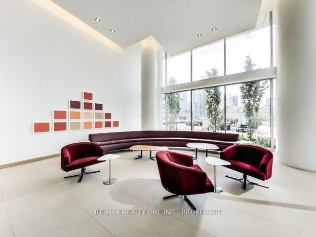 Th114 - 39 Queens Quay