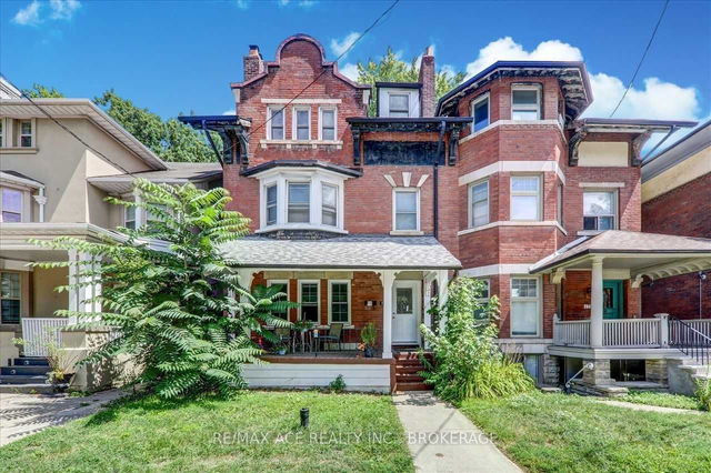 1-Flr 3 - 173 Spadina Road