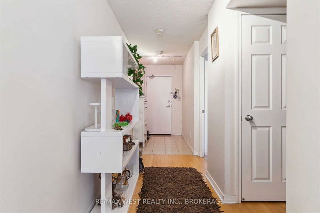 1202 - 28 Harrison Garden Boulevard