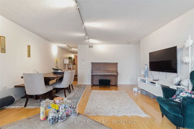 1202 - 28 Harrison Garden Boulevard