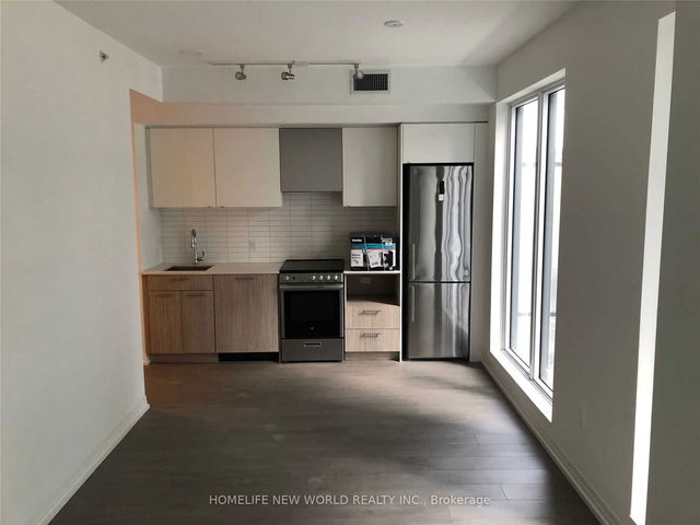 925 - 251 Jarvis Street