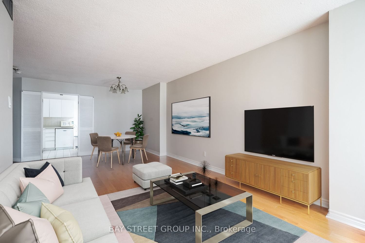 Listing Image 4