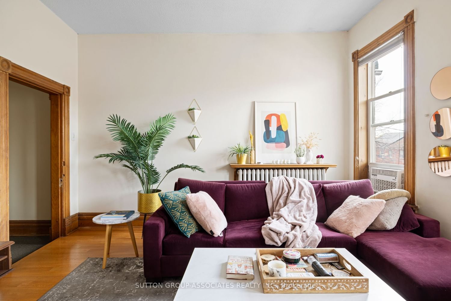 Listing Image 4
