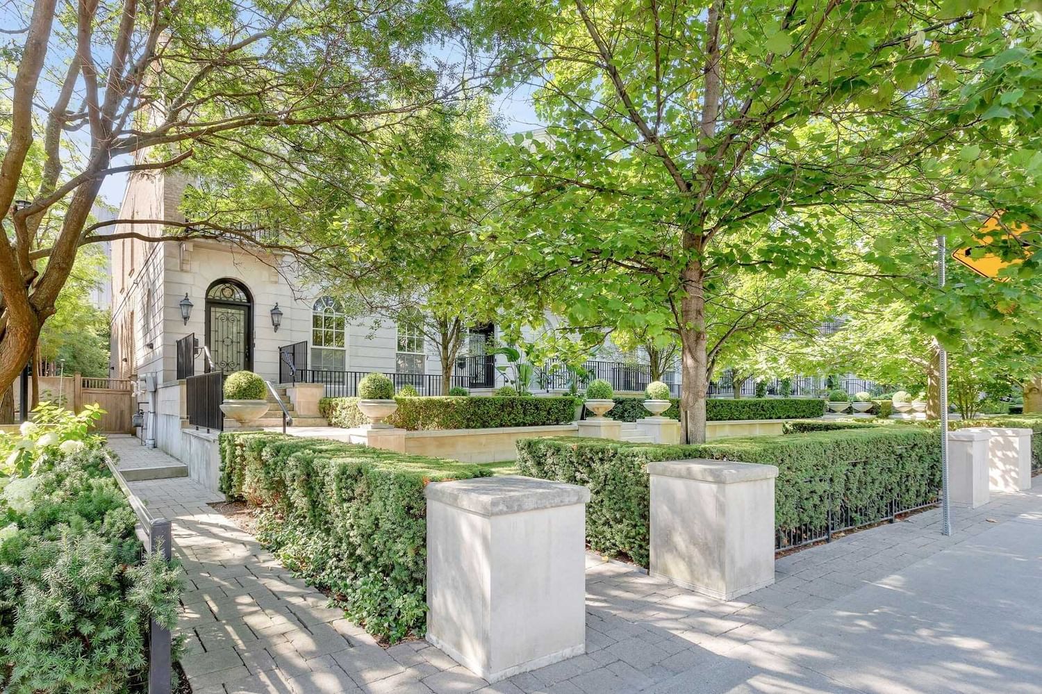 Townhouse sold at 23 Heath Street, Toronto, Yonge-St. Clair, M4V 1T2 - MLS: C5935635