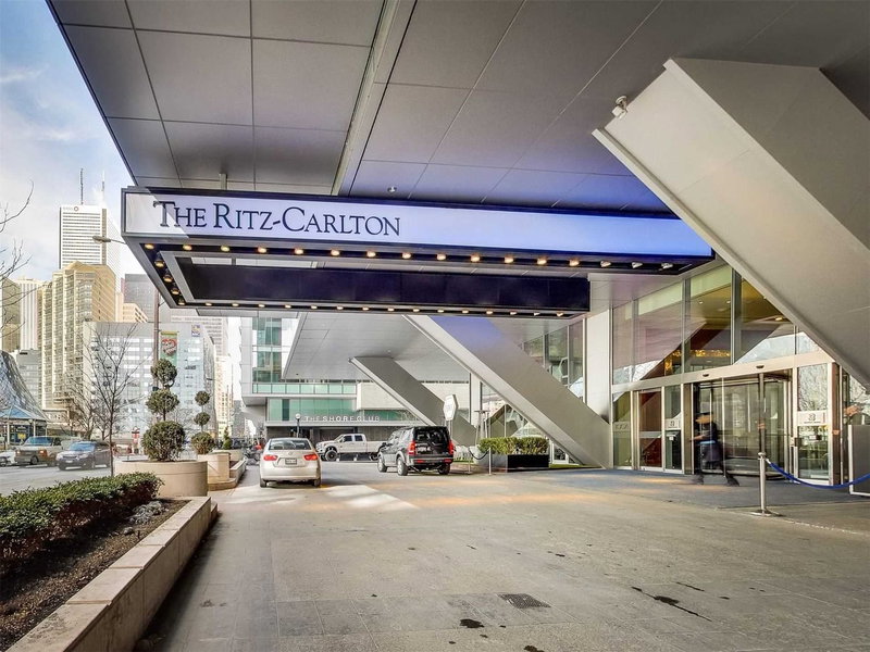 3905 - 183 Wellington St W, Toronto, M5V 0A1 | Image 3