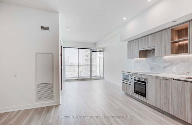 707 - 19 Bathurst Street