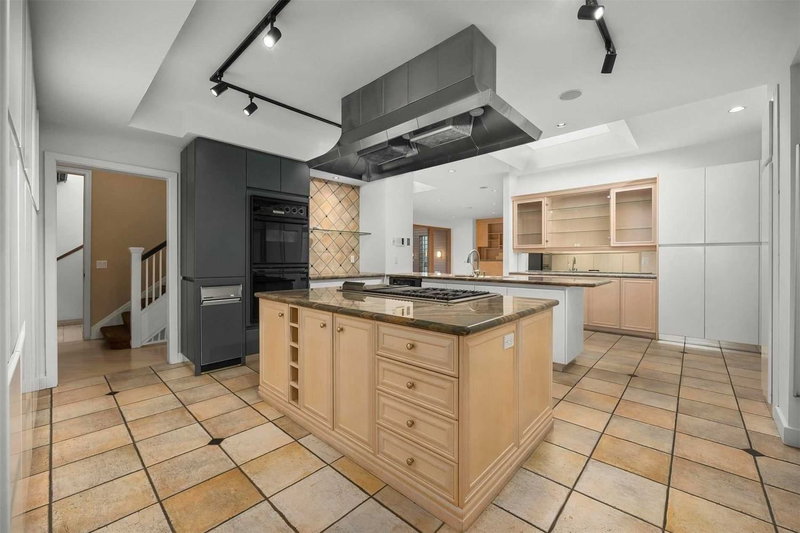 39 Burton Rd, Toronto, M5P 1V1 | Image 3