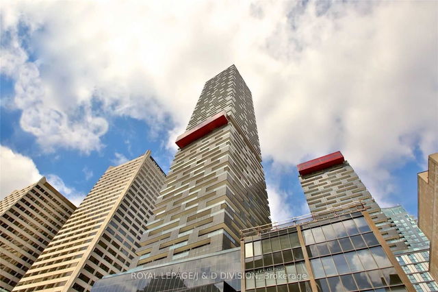 707 - 8 Eglinton Avenue