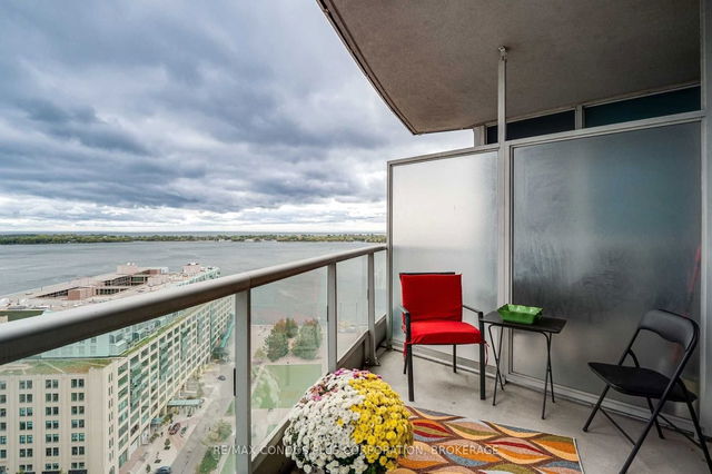2302 - 218 Queens Quay