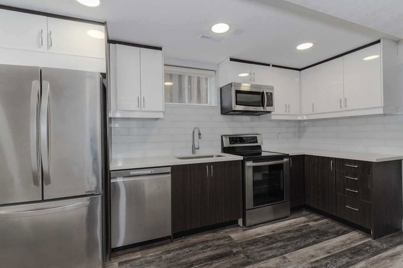 Lower - 63 Burndale Ave, Toronto, M2N 1S6 | Image 3