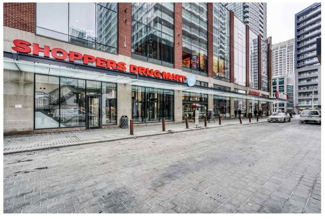 1111 - 17 Bathurst Street