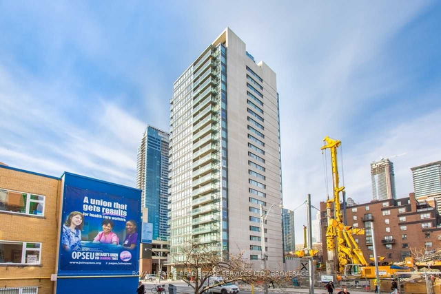 303 - 22 Wellesley Street