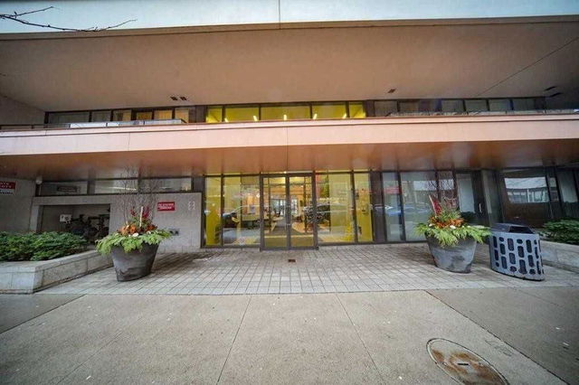 1122 - 111 Elizabeth Street