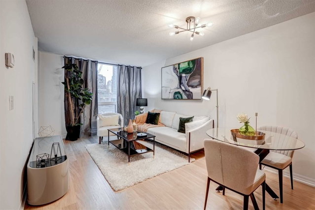 504 - 16 Yonge Street