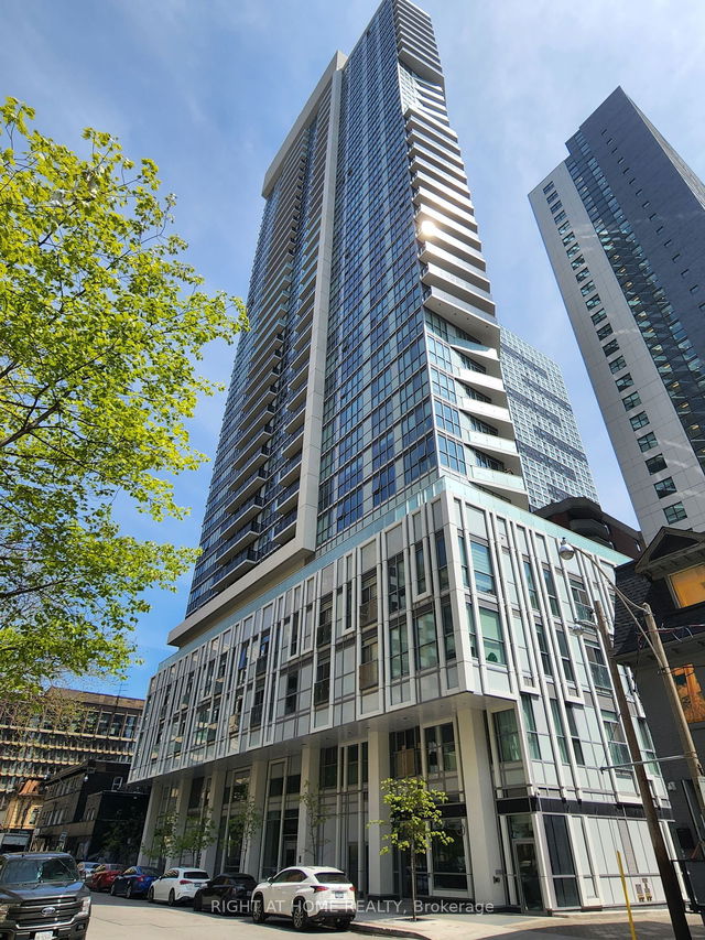 1401 - 77 Mutual Street