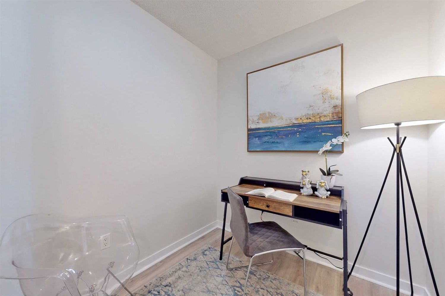 Listing Image 5