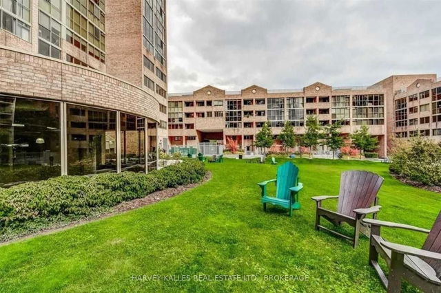 612 - 15 Maitland Place