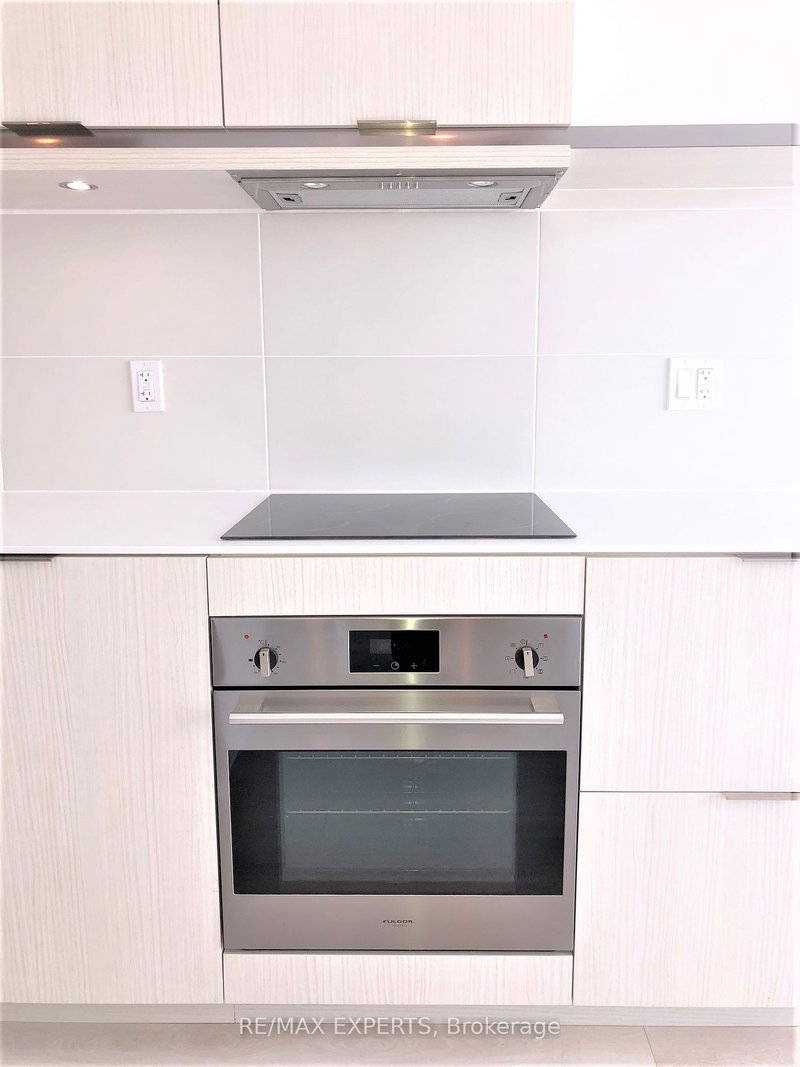 2001 - 197 Yonge St, Toronto, M5B 1M4 | Image 3