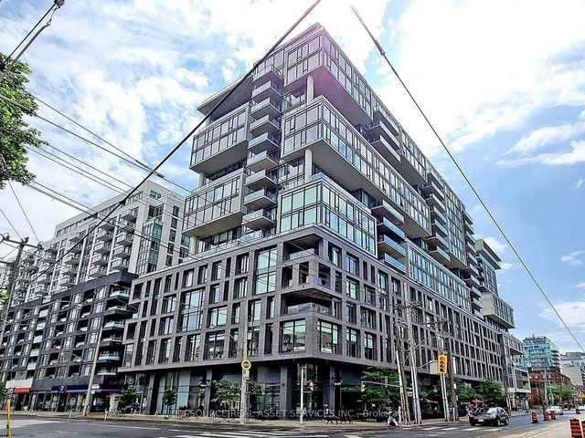 1006 - 111 Bathurst Street