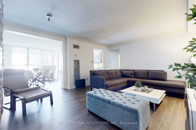 1504 - 633 Bay Street