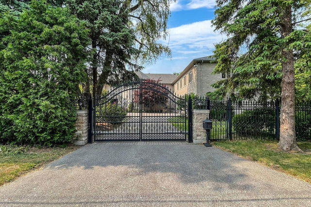 20 The Bridle Path