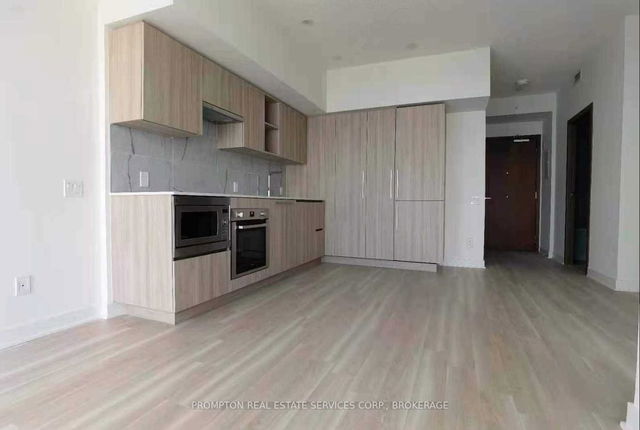 609 - 19 Bathurst Street
