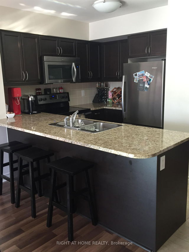 516 - 25 Lower Simcoe Street