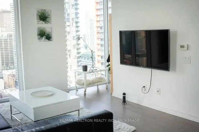 3003 - 101 Peter Street