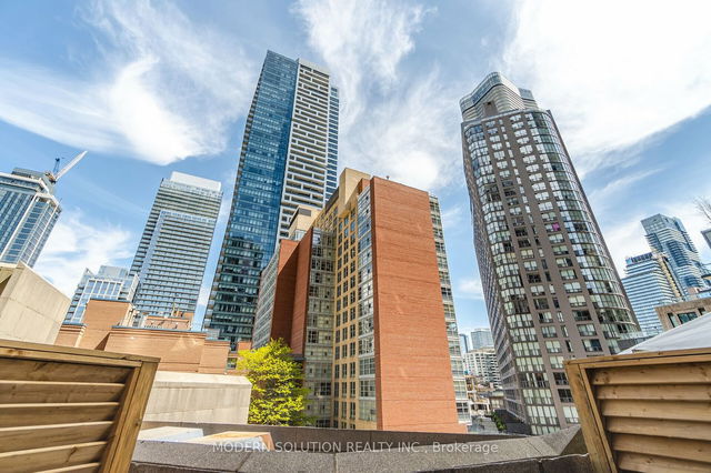 307 - 1001 Bay Street
