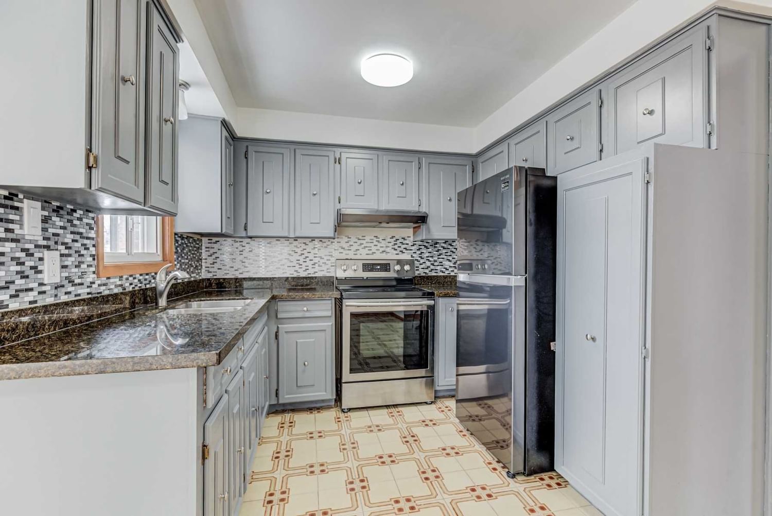 Listing Image 14