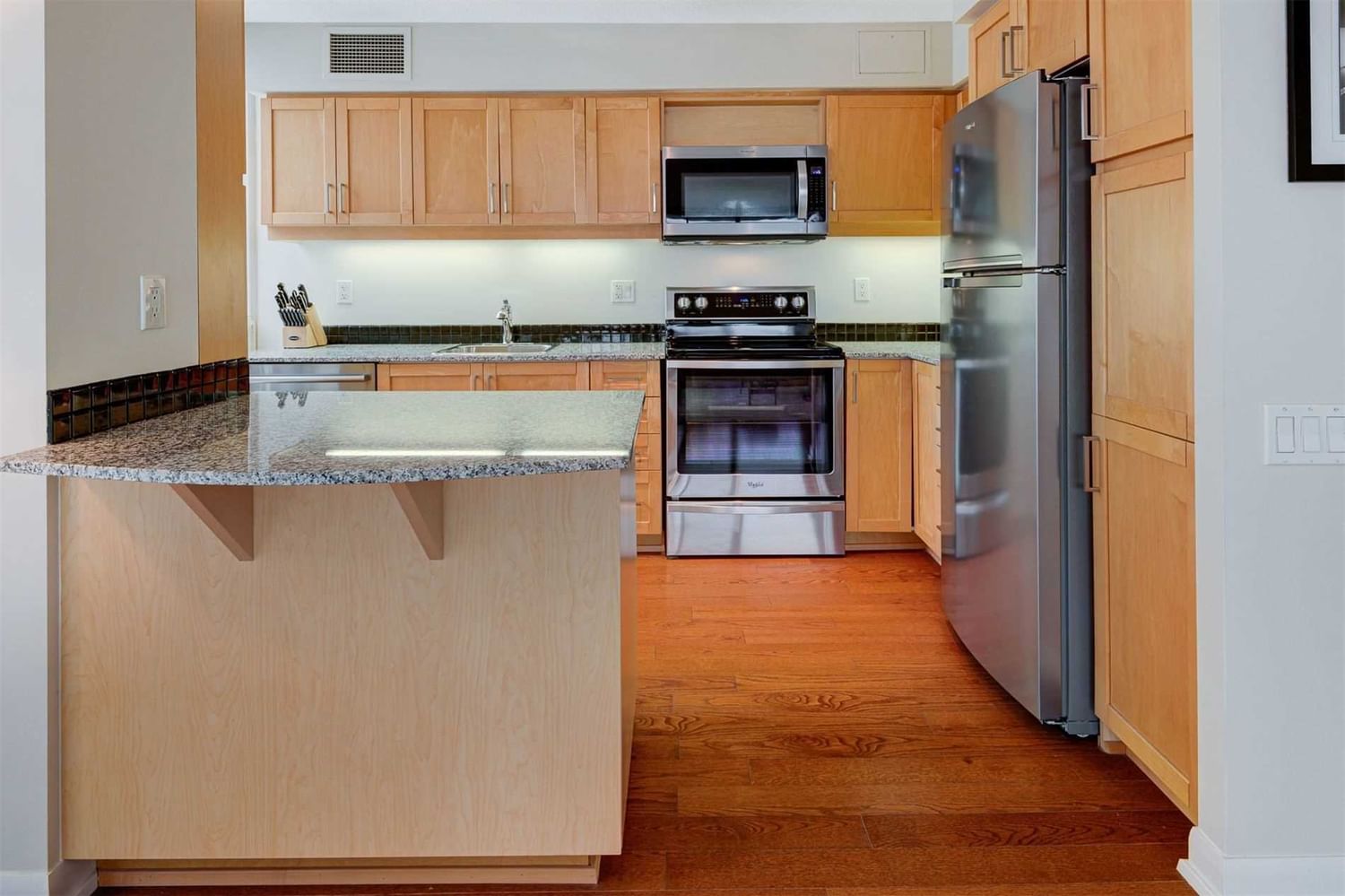Listing Image 7
