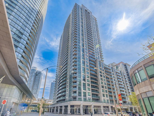 PH11 - 19 Grand Trunk Crescent