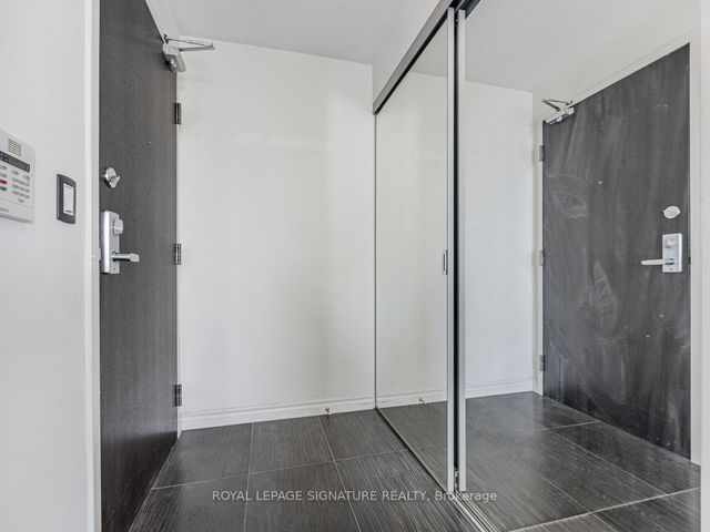 PH11 - 19 Grand Trunk Crescent
