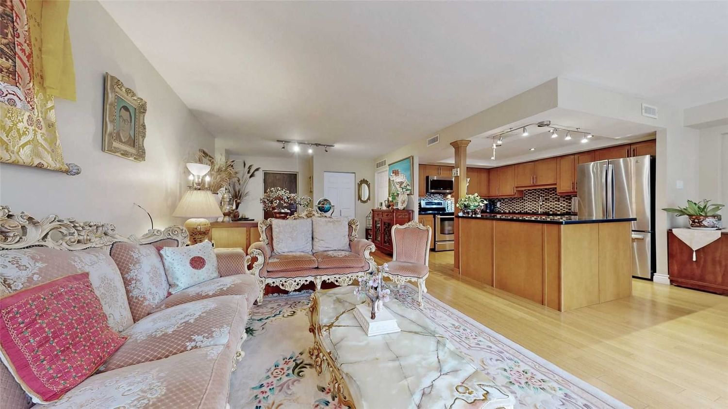 Listing Image 7